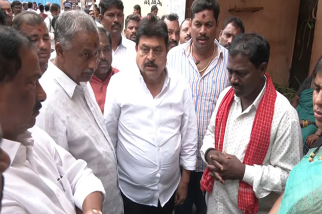 Telangana electrocution incident: N Ramchander Rao meets victims' families; criticises Congress govt