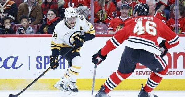 Bruins score 5 straight goals to overwhelm Blackhawks