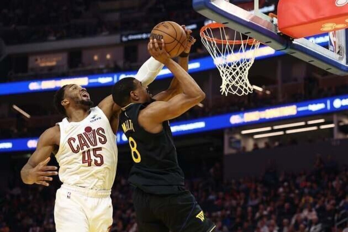 Max Strus scores 24 to lead Cavaliers past Warriors
