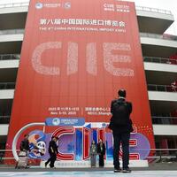 (CIIE) Xinhua Commentary: Shanghai import expo showcases growing appeal of vibrant Chinese market