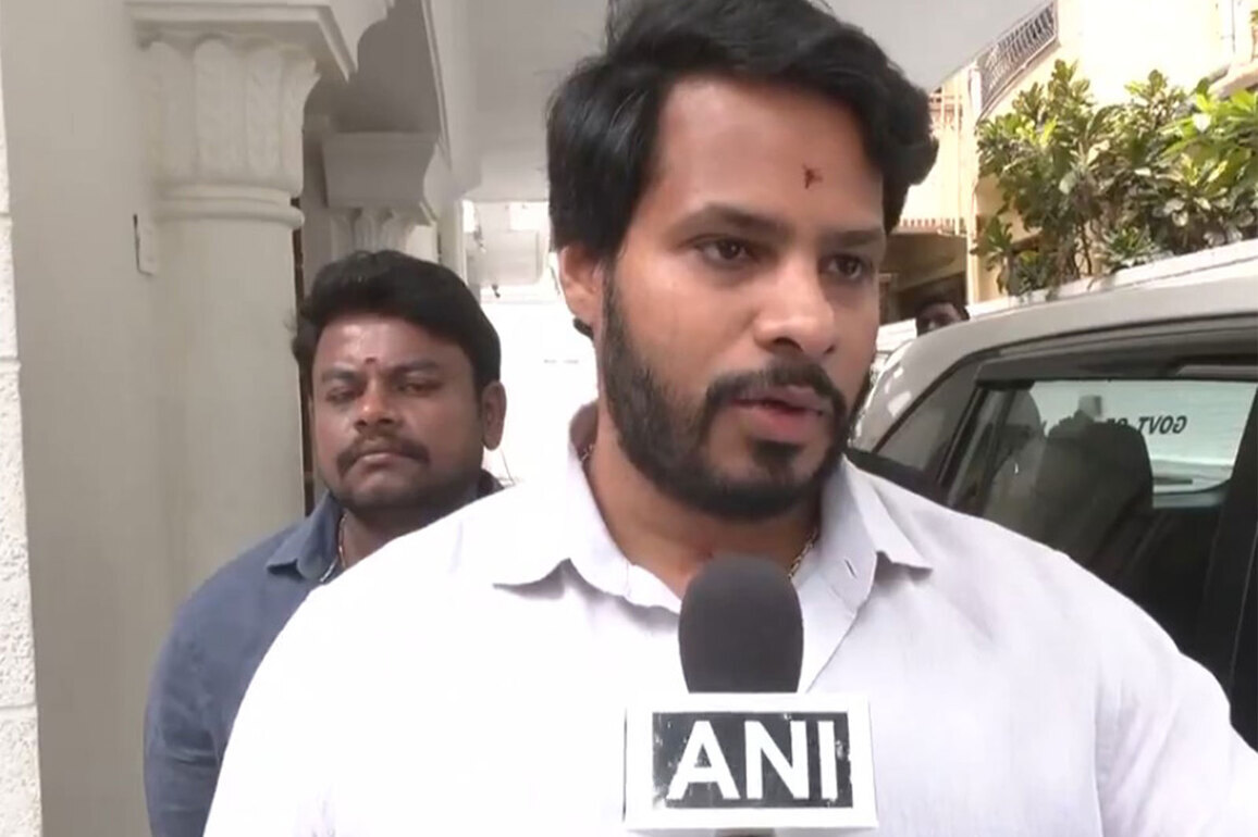 "Not bothered, Congress' high command has to take decision": JD(S)' Nikhil Kumaraswamy slams Congress over CM tussle