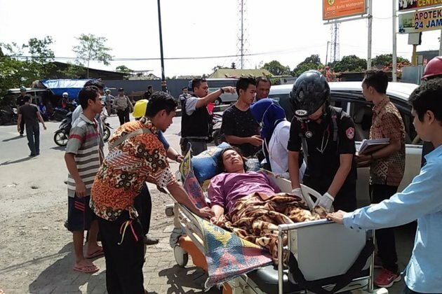 Aid Groups: Indonesia Quake Victims in Desperate Need of Assistance