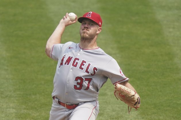 Bundy, Gibson battle in Angels-Rangers series finale