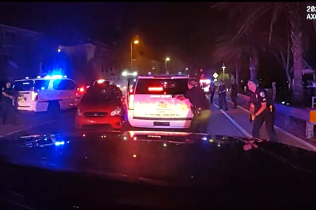 Video- Woman brandishes gun, rams into Fla. cruisers during pursuit before OIS