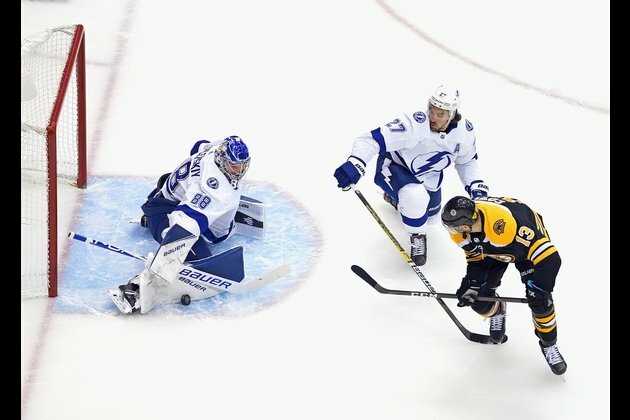 Johnson's late goal pushes Lightning past Bruins