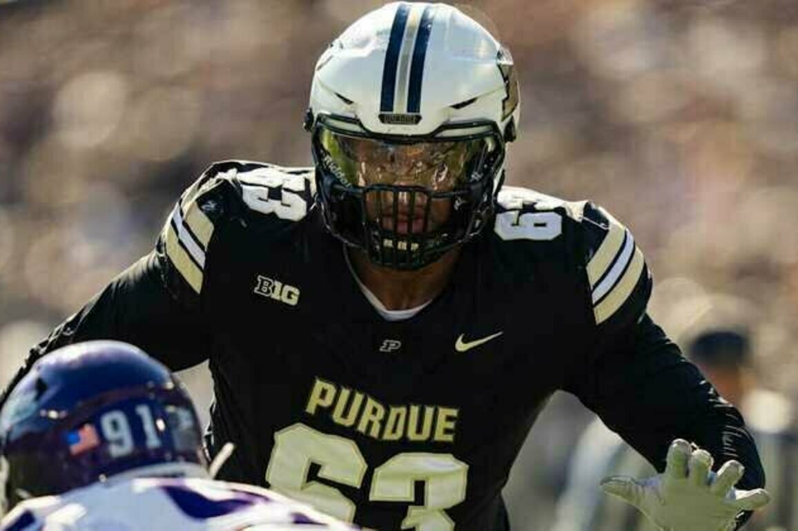 How Marcus Mbow fits: Bringing positional versatility to the O-line