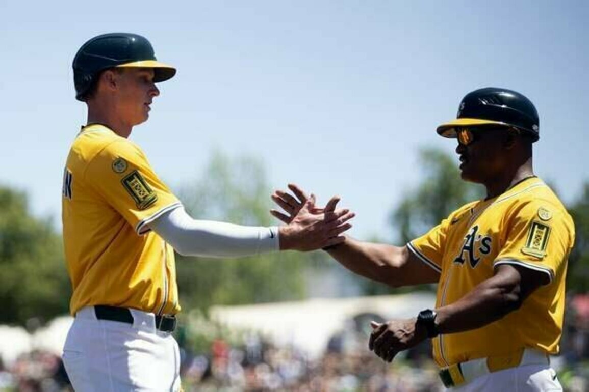 Logan Davidson helps A's end 11-game skid with win over Phillies