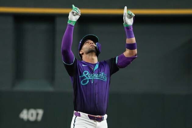 Diamondbacks DFA former All-Star OF Lourdes Gurriel Jr.
