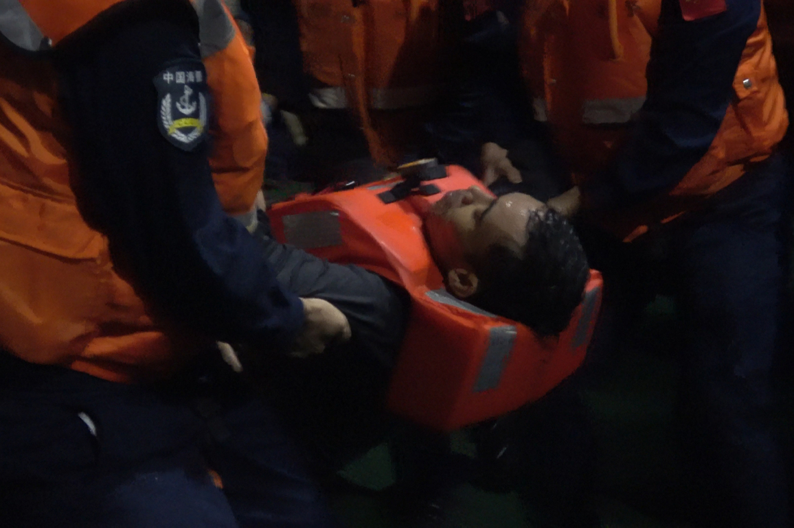(SpotNews) CHINA-HUANGYAN DAO-CAPSIZED CARGO SHIP-FILIPINO CREW MEMBERS-RESCUE (CN)