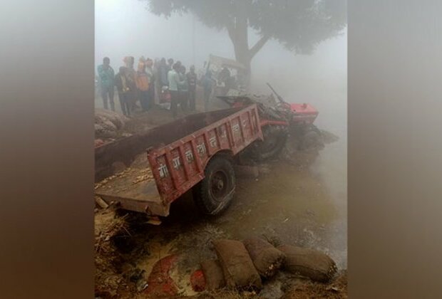 2 killed as tractor-trolley overturns in UP's Mainpuri