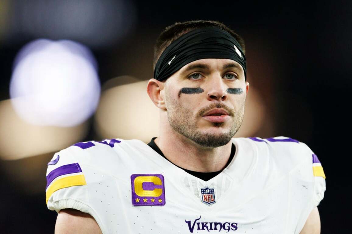 Vikings' Harrison Smith agrees to terms to return for 14th season with Minnesota