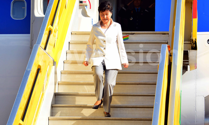 South Korea leader Park Geun-hye arrives in Uganda South Korea leader Park Geun-hye arrives in Uganda