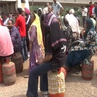 J-K: Long queues outside LPG outlets in Naushera amid shortage