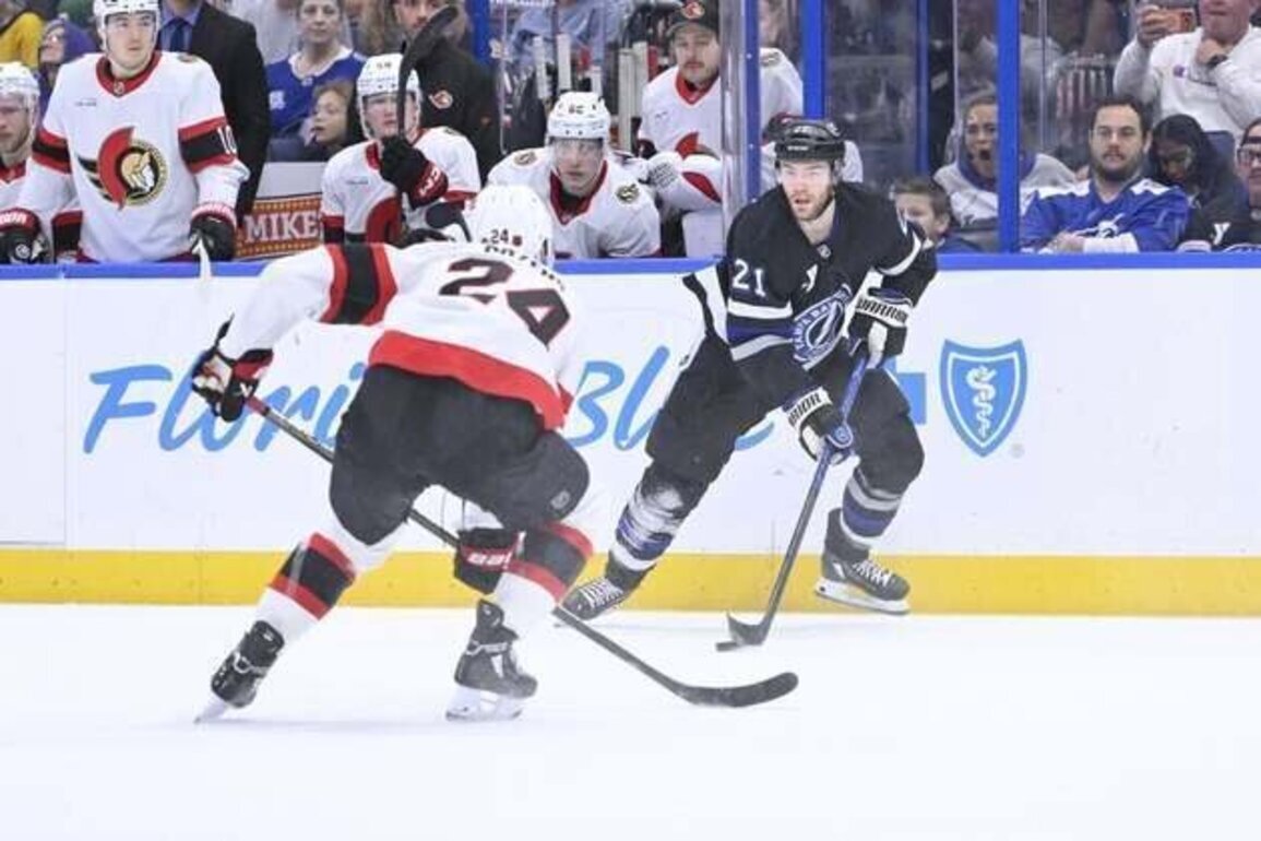 Lightning score two late goals in victory over Senators