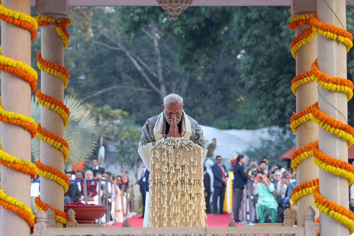 PM Modi attends prayer meeting at Gandhi Smriti