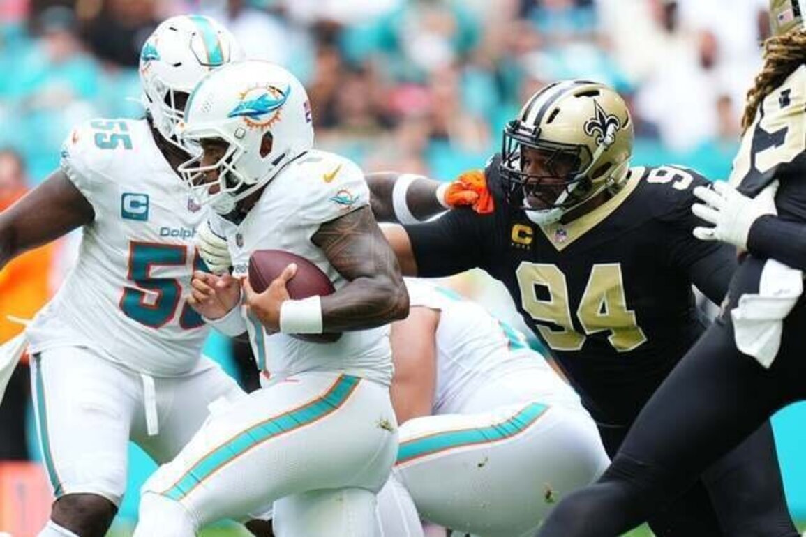De'Von Achane leads Dolphins as they hold off Saints