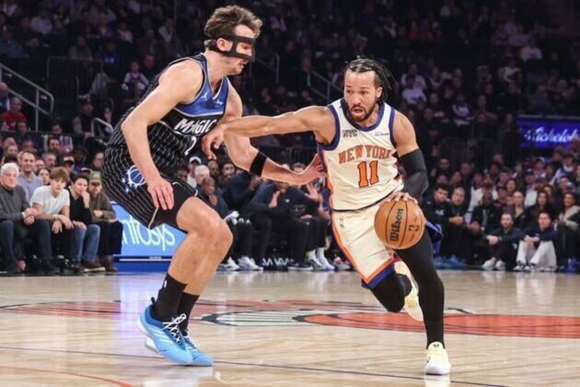 Knicks pull away from Magic, remain almost perfect at home