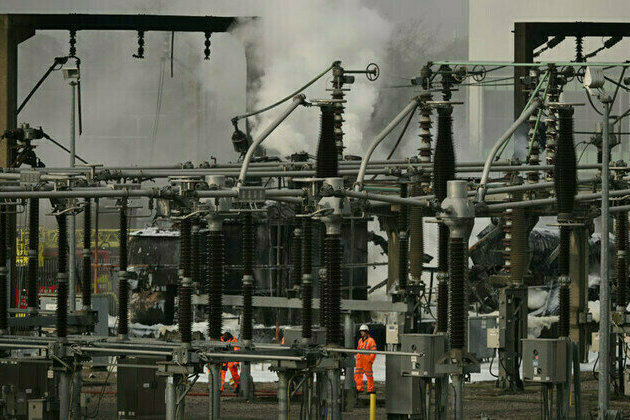 Londons Heathrow shuts down because of fire 