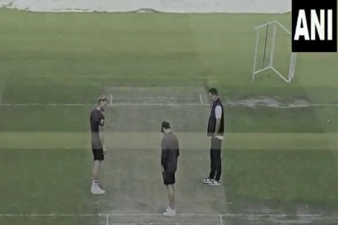 Stokes, McCullum inspect pitch ahead of Manchester Test