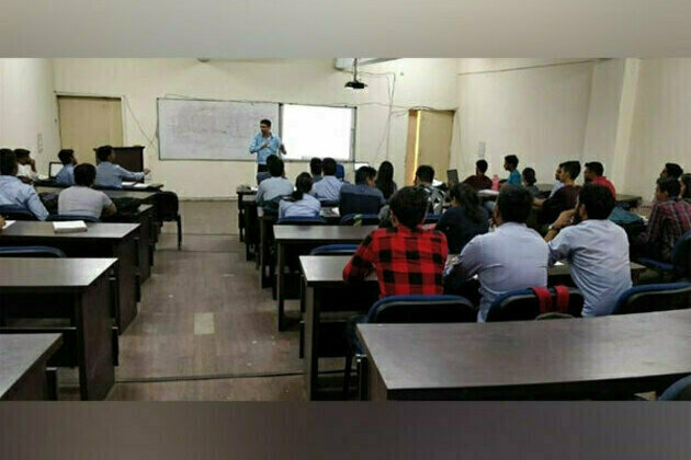 Delhi Course Academy presents students with a solid foundation knowledge of all the Digital Marketing Area