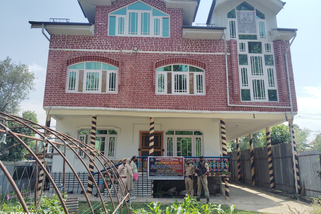 Srinagar Police attaches properties worth 4 crore of alleged drug peddlers under NDPS act