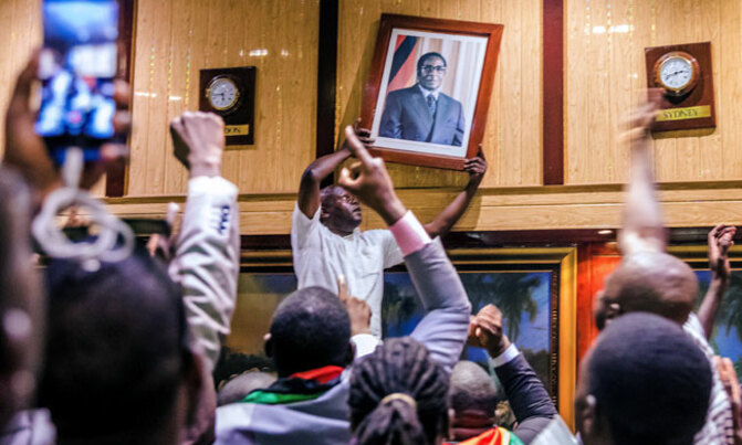 Zimbabwe awaits new leader after Mugabe's shock exit Zimbabwe awaits new leader after Mugabe's shock exit
