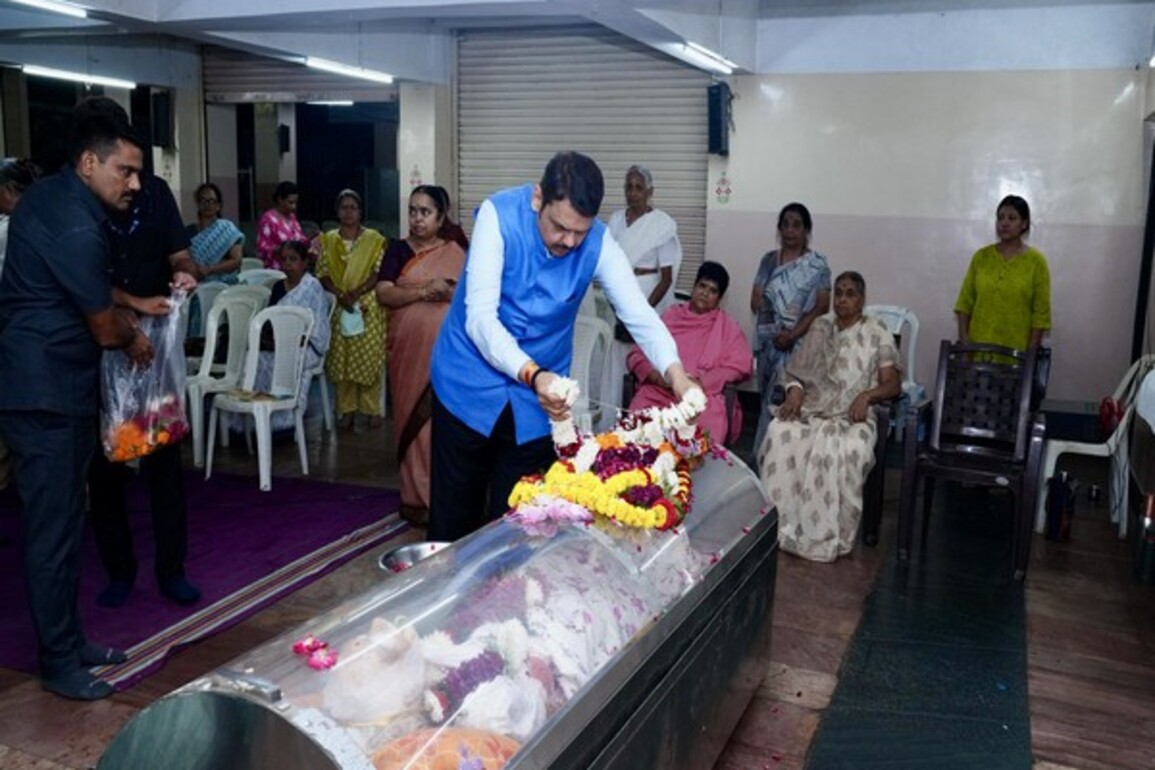 Maharashtra CM Devendra Fadnavis pays respects to mortal remains of Pramila Tai Medhe in Nagpur