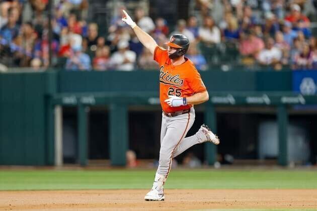 Finally feeling at home, Pete Alonso carries O's to Minneapolis