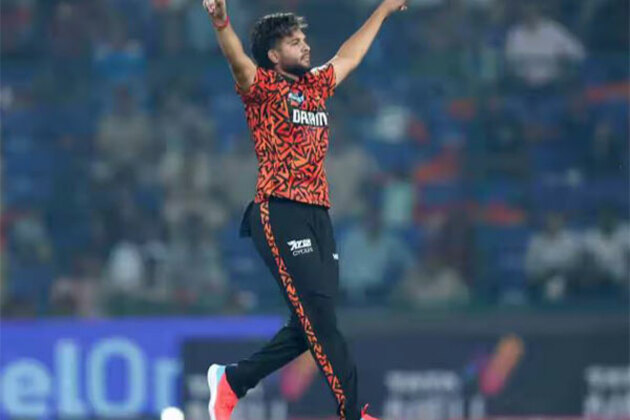 "See him as a Test bowler...": Tim Moody hails SRH spinner Harsh Dubey