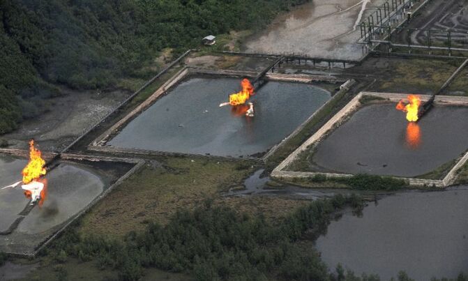 Nigeria gunmen kidnap foreign oil workers Nigeria gunmen kidnap foreign oil workers