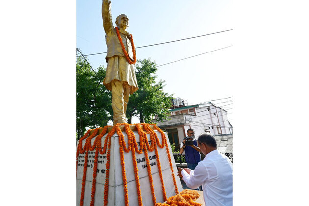 Himachal CM Sukhvinder Singh Sukhu pays tributes to Rajiv Gandhi on his death anniversary