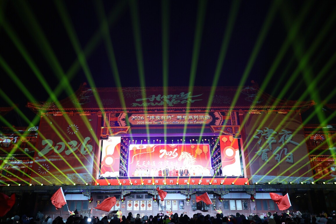 60"FlyOverChina | New year light show lights up Yangliuqing ancient town in Tianjin