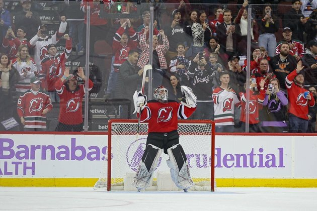 NHL roundup: Devils match team mark with 13th straight win