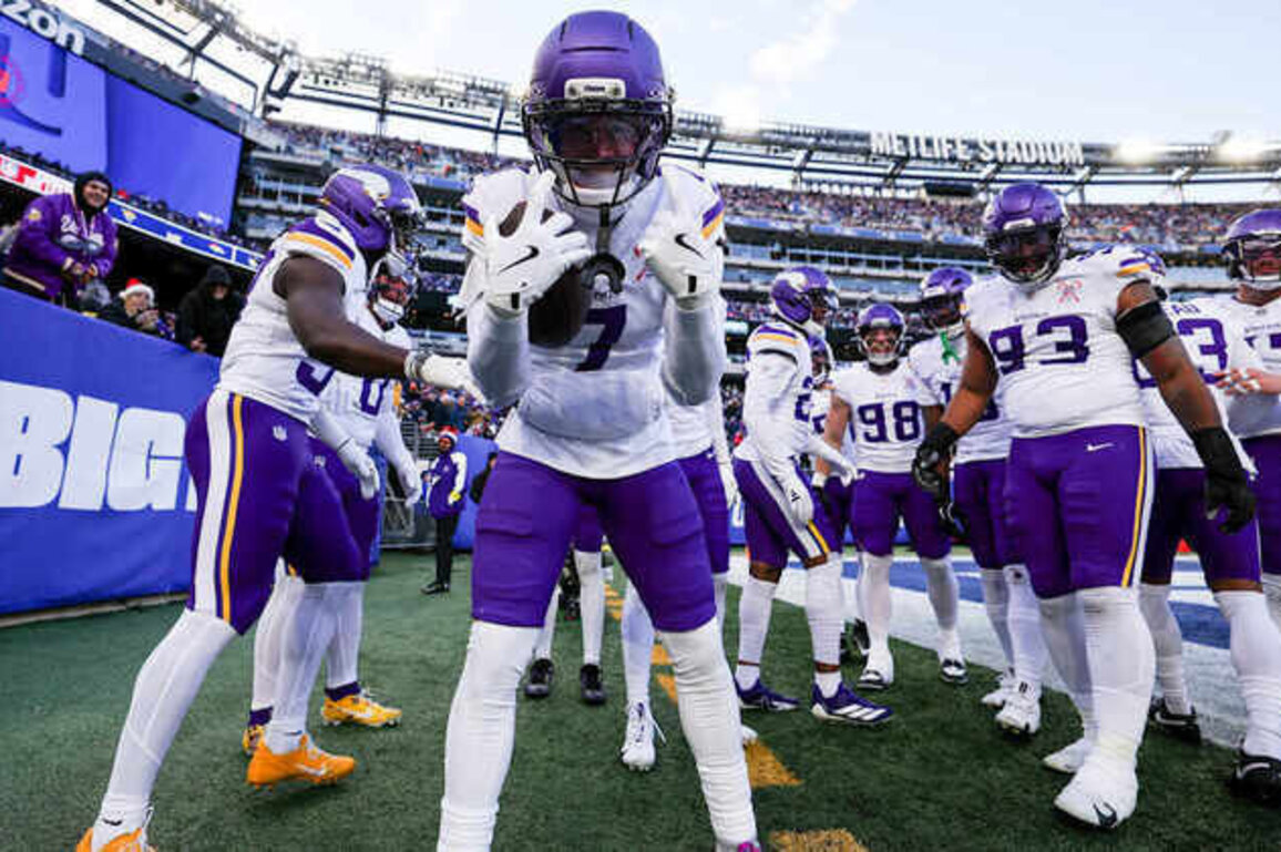 Vikings Defense Records 5 Sacks, Allows 7 Completions by Giants