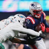 Patriots throttle Dolphins, capture second seed in AFC
