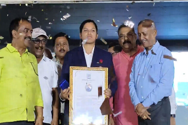 Siliguri Municipal Corporation felicitates Richa Ghosh after India's CWC win