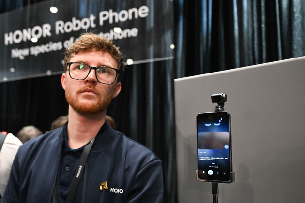 SPAIN-BARCELONA-CHINA-HONOR-FIRST "ROBOT PHONE"-UNVEILING