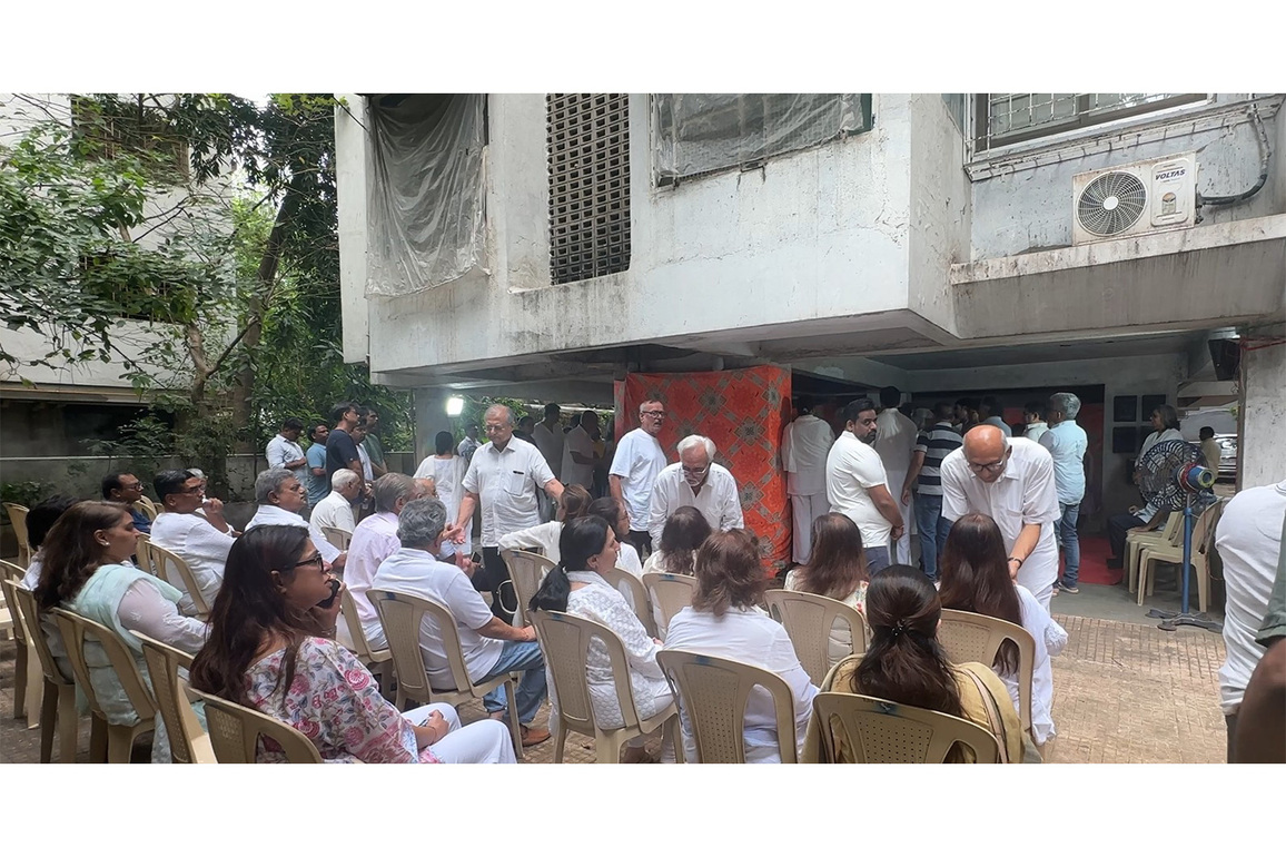 Jackie Shroff, Ratna Pathak Shah among industry stalwarts pay last respects to late actor Satish Shah