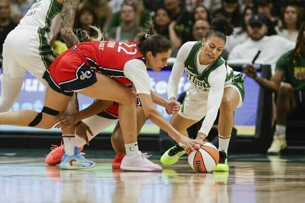 Big fourth quarter propels Mystics past Storm