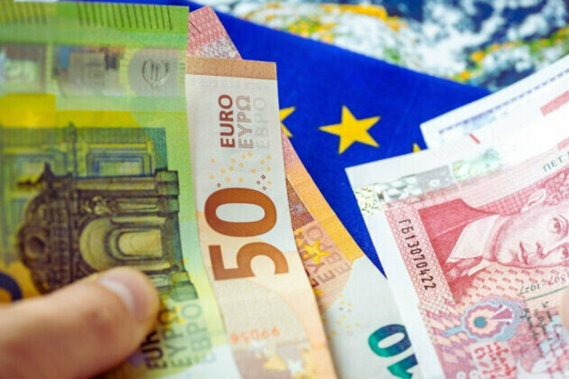 Should Bulgarians Start Exchanging Their Levs for Euros