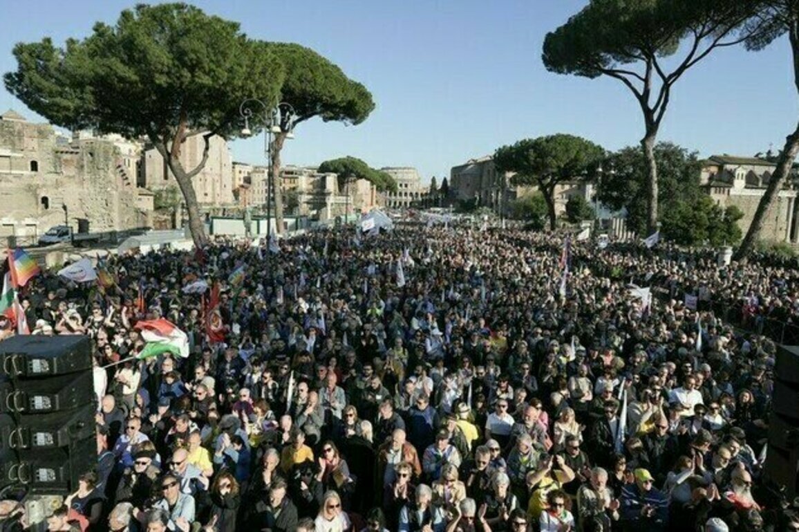 Thousands protest in Rome against EU rearmament 