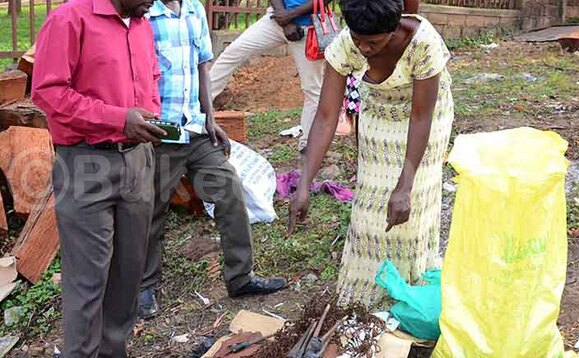 Omukyala ng'ayokya ebyawongo Omukyala ng'ayokya ebyawongo