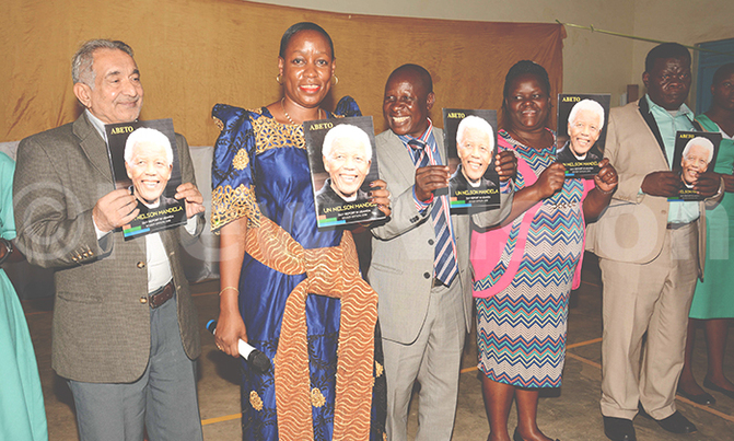 Nakiwala launches Mandela book Nakiwala launches Mandela book