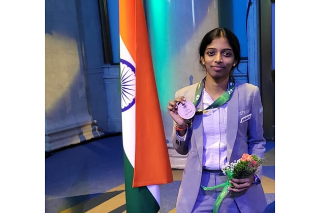 Vaishali closes in on women's candidates title, Sindarov extends lead in open section