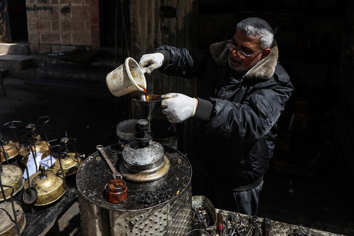 MIDEAST-GAZA-AL-SHATI REFUGEE CAMP-REPAIRING
