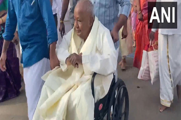 Former PM HD Deve Gowda visits Tirumala Venkateswara Swamy Temple on his birthday