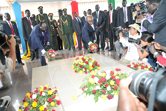 resident alva iir and resident useveni lay wreaths on the grave of the late ohn aranga