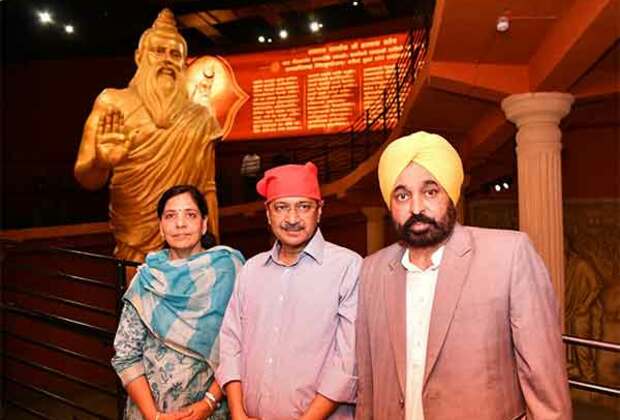 Punjab: Arvind Kejriwal offers prayers at Lord Valmiki shrine in Amritsar