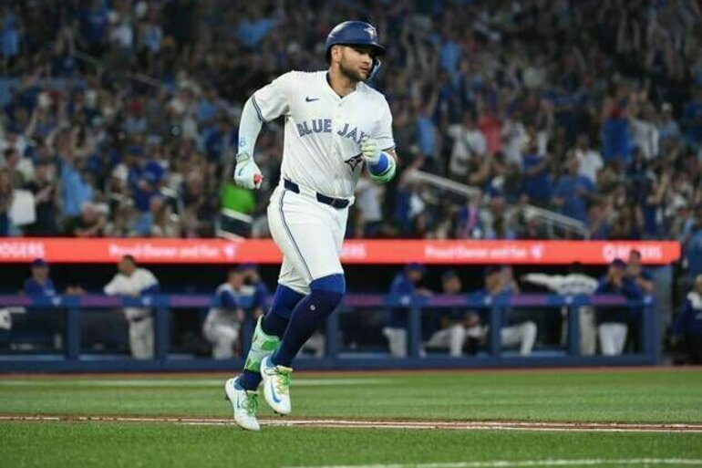 Blue Jays sweep Angels, win eighth in a row