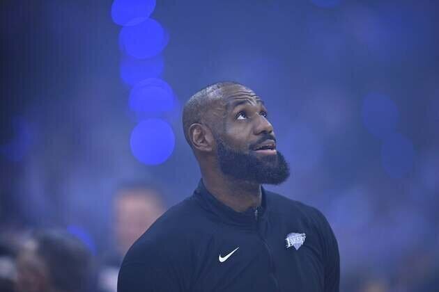 NBA roundup: Cavaliers honor LeBron James, then pound Lakers